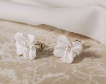 WALCOT PETITE // Bridal Earrings // Hand sculpted luxury clay floral bridal earrings, flower studs, simple earrings for bride, pearl studs