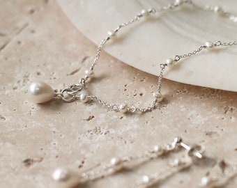 Modern bridal bracelet, dainty pearl bracelet, boho gold chain, boho wedding jewelry, handmade pearl bracelet, tiny pearl, seed pearl