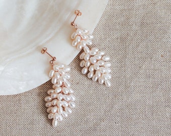 Bridal pearl drop earrings, pearl cluster earrings, pearl chandelier earrings, long pearl earrings, unique wedding earrings, natural pearl