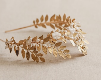 Gold bridal flower crown, gold leaf crown, gold leaf tiara, laurel wreath tiara, bridal headband, boho bridal headdress, laurel leaf crown