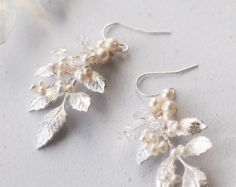 Leaf branch bridal earrings, pearl vine bridal earrings, leaf vine wedding earrings, matching bridal accessories, unique earrings, leaves