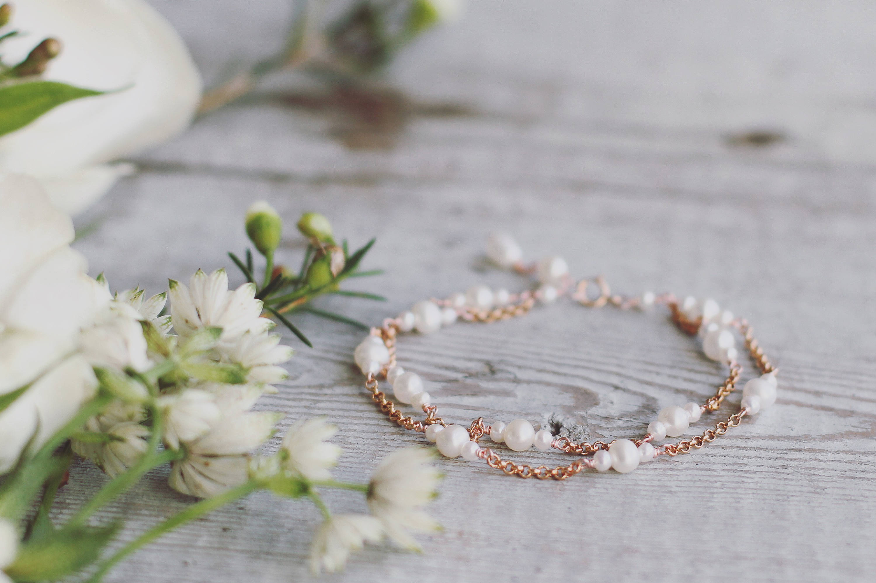 Rose gold shop and pearl bracelet
