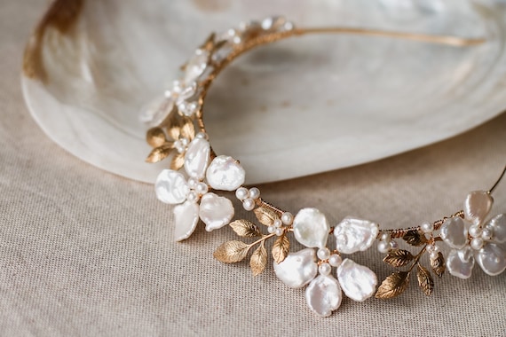 Vintage Gold Floral Leaf Pearl Tiara Headband Vintage Gold Leaf Crown Handmade Pearl Tiara Headband – HER SHOP main image 2