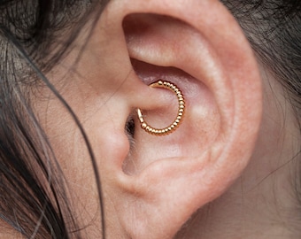 Perforación de oreja Daith de oro de 14k, anillo Daith, aro Daith de oro macizo de 14k, pendiente Daith de oro de 14k, anillo perforador Daith, perforación Daith pequeña