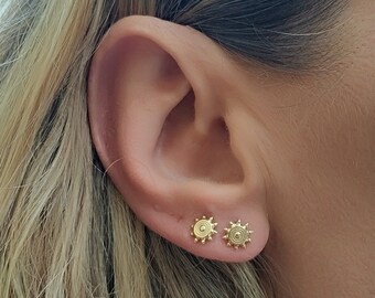 Gouden oorbellen, gouden bloemoorbellen, kleine gouden oorbellen, post-oorbellen, mandala-oorbellen, minimalistische gouden oorbellen, oorbellen
