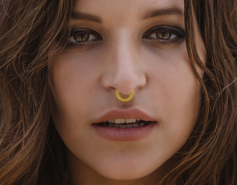 Gold Septum Ring Gold Nose Septum Jewelry Tribal Septum 画 像 0.