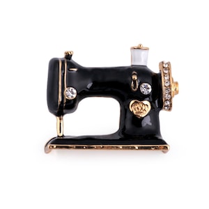 Brooch Sewing Machine / Brooch for seamstress / Miniature sewing machine decorated with rhinestones / Jewel for seamstress