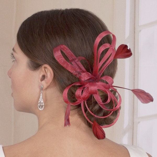 Accessoire de coiffure ou broche fleur en sisal et plumes, bibi, fascinateur