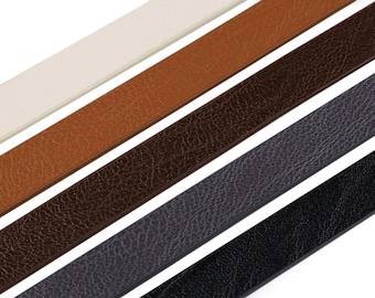 Op de afbeelding: Vijf parallelle stroken materiaal die diagonaal zijn gerangschikt. De kleuren zijn crème, lichtbruin, donkerbruin, antracietgrijs en zwart. Elke strook heeft een duidelijke, generfde textuur over het oppervlak, wat zorgt voor een uniform uiterlijk.