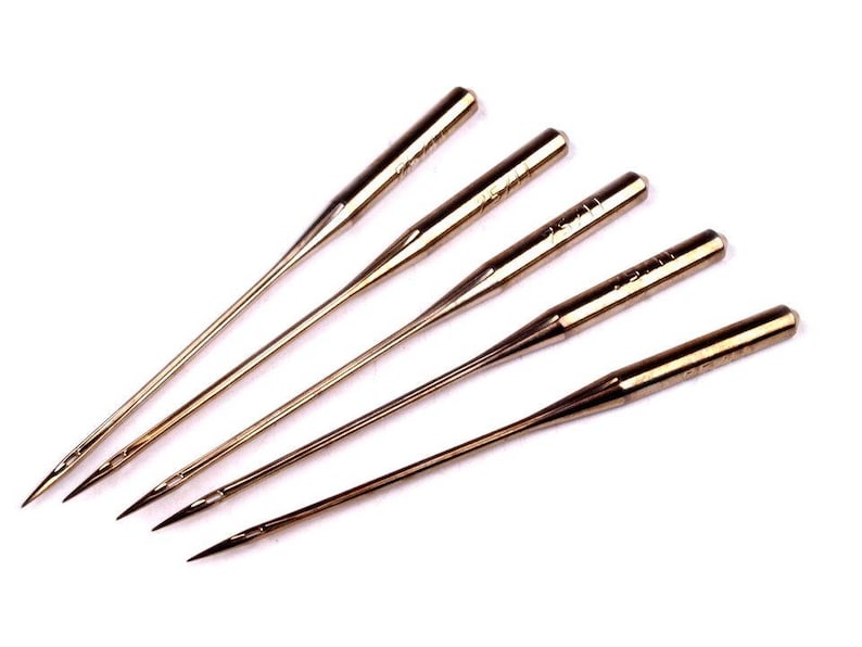 Задание иглы. 3372s игла. Иголка с ниткой. Задание иглы. Устройство машинной швейной иглы.