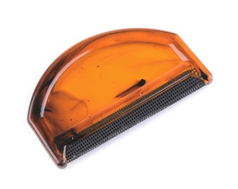 Wool comb / tool to improve the appearance of knits, comb to remove lint