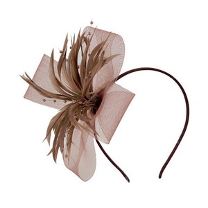 Accesorio para el cabello o broche de flores en sisal y plumas, tocado, tocado 3. Marron