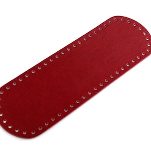 Peut inclure: Sangle en cuir rouge avec des trous sur les bords. La sangle mesure environ 30 cm de long et 5 cm de large.