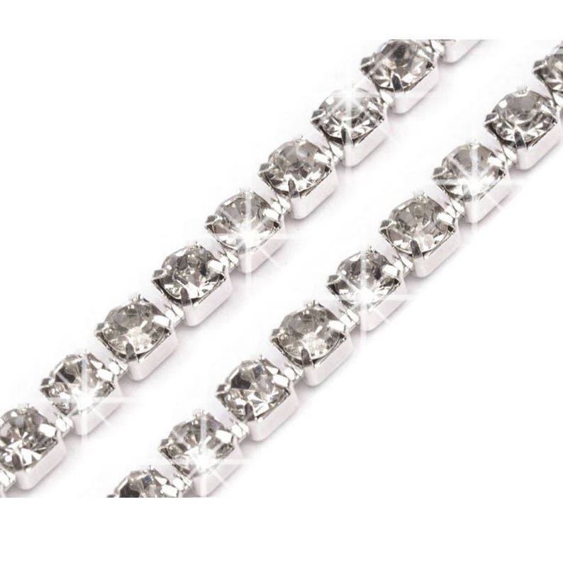 Chaine de cristal 2.4mm / Nombreux coloris / chaine bande diamants, cristaux enchassés en ligne, galon de strass cristal Transparent/argent