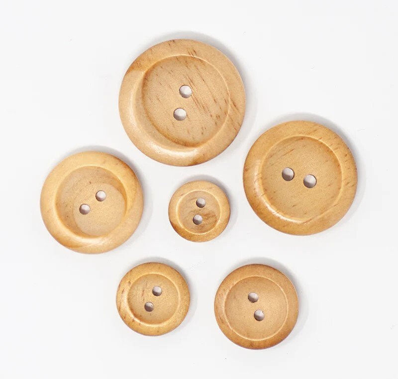 2 wooden buttons 4 holes / 80, 38 or 51 mm / big buttons in natural wood