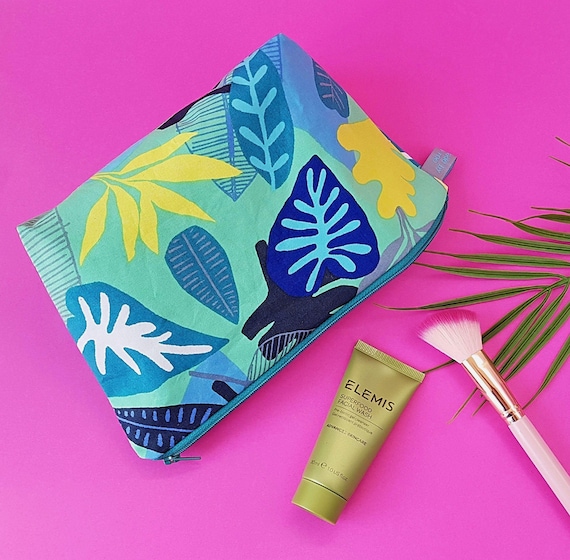 Cosmetic Makeup Bag in tropical leaves design: 100% cotton, waterproof lining