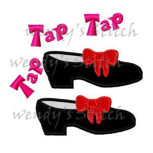 Puede incluir: Ilustración de dos zapatos de claqué negros con lazos rojos. El texto "Tap Tap" en rosa está encima de los zapatos, y el texto "Wendy's Stitch" debajo.