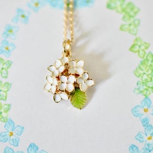 Collier petit pendentif hortensia blanc, Annabelle, émail peint à la main, Chaîne laiton plaqué or ou Vermeil Argent 925 plaqué or,Hydrangea