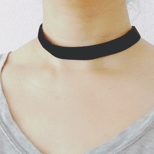 Made to order) Black velvet ribbon choker made in Switzerland, Black velvet choker, Velvet necklace