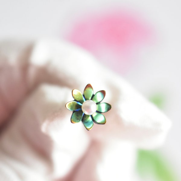 Clous d'oreilles fleur bleue verte irisée, Perles de fleurs en acrylique, Tige de boucle d'oreille en acier inoxydable