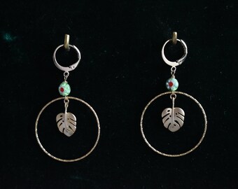 Clips sont disponible) Boucles d'oreilles Créoles, anneaux (45mm), feuilles monstera et perles de verre verte millefiori