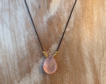 Semi-precious stones choker necklace,  pink chalcedony briolette pendentif and macrame