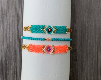 珊瑚、白、金のトルコの邪眼のデザインと調節可能な糸コードが付いた