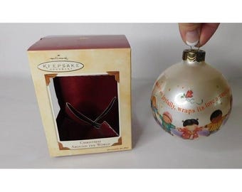 Vintage HALLMARK Keepsake Ornament Christmas Around the World 2002 Ball