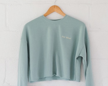 トップス Cording Embroidery Cropped Sweatshirt Cording Embroidery Cropped Sweatshirt - ecru – OBLIGE