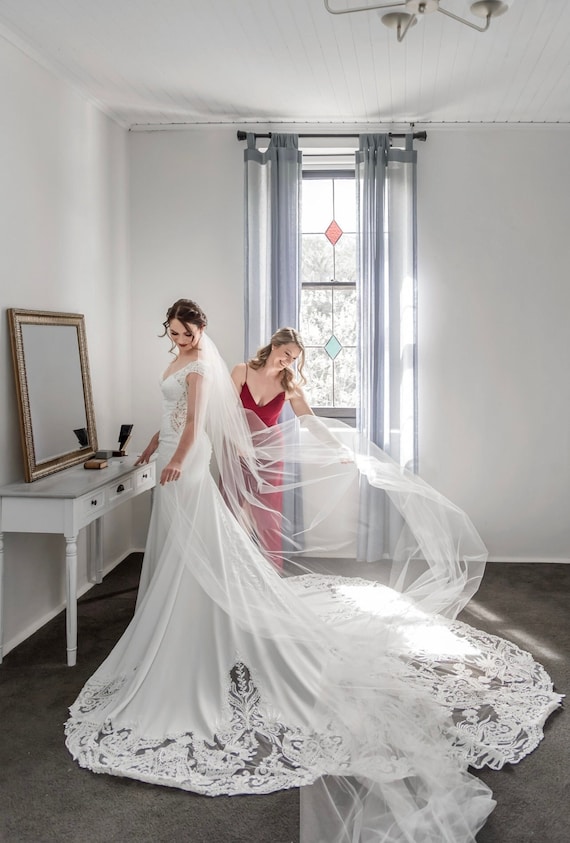 Ivory White Bridal Tulle Wedding Veil, Silver Comb, One Tier  display picture 2