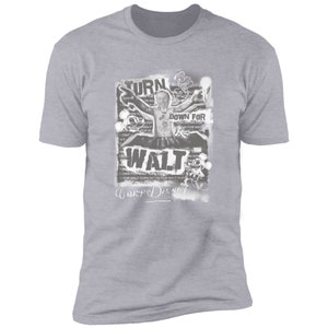 Puede incluir: Una camiseta gris con un estampado gr&aacute;fico en blanco y negro de un hombre con una camisa blanca con el texto "TURN DOWN FOR WALT" y "WARPED DISNEY" impreso debajo.