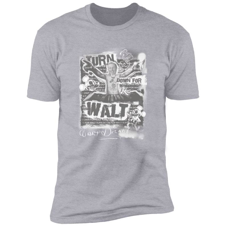 Puede incluir: Una camiseta gris con un estampado gr&aacute;fico en blanco y negro de un hombre con una camisa blanca con el texto "TURN DOWN FOR WALT" y "WARPED DISNEY" impreso debajo.