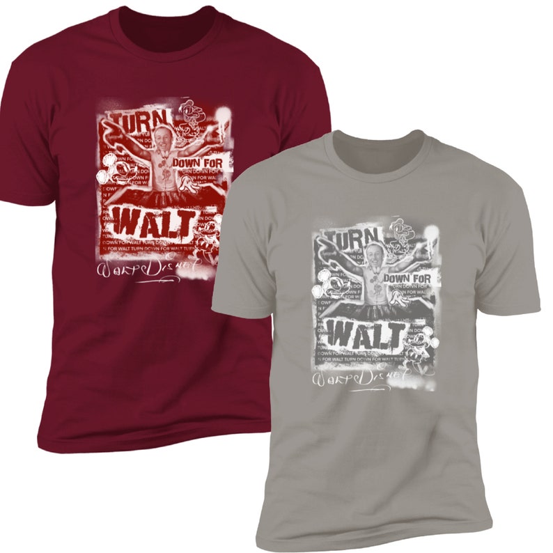 Puede incluir: Dos camisetas con un estampado gr&aacute;fico blanco de un hombre con los brazos extendidos, el texto "TURN DOWN FOR WALT" y una firma. Las camisetas son granate y gris.