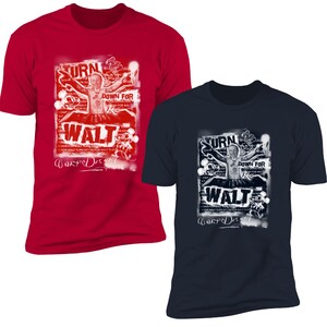 Puede incluir: Dos camisetas con un dise&ntilde;o gr&aacute;fico que presenta una imagen en blanco y negro de Walt Disney con el texto "Turn Down For Walt" en rojo y blanco. Las camisetas son roja y azul marino.