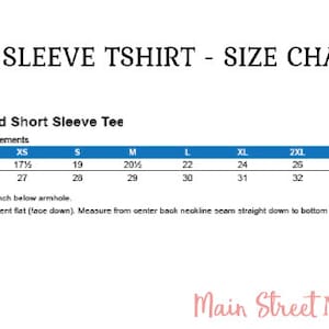 Puede incluir: Tabla de tallas para una camiseta de manga corta, que muestra las medidas de pecho y largo del cuerpo en pulgadas para las tallas XS a 4XL. La tabla est&aacute; titulada "Short Sleeve T-shirt - Size Chart" y "Z61X Premium Fitted Short Sleeve Tee".