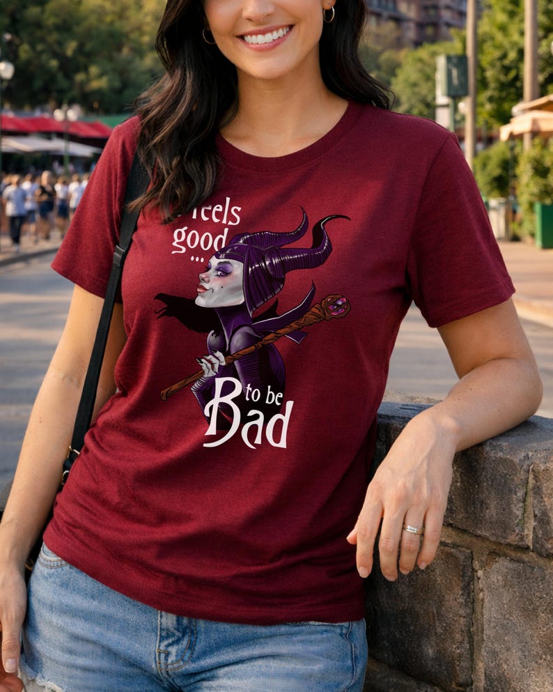 Camisetas de Disney, Maléfica, Villana, Qué bien se siente ser mala, Disney World, Disneyland, camiseta de vacaciones, Magic Kingdom Maroon