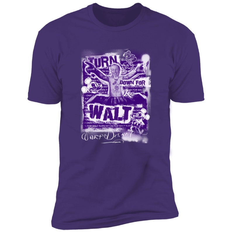 Puede incluir: Camiseta morada con un estampado gr&aacute;fico de Walt Disney en silueta blanca y negra. El gr&aacute;fico incluye el texto "Turn Down For Walt" y una firma que dice "Walt Disney".