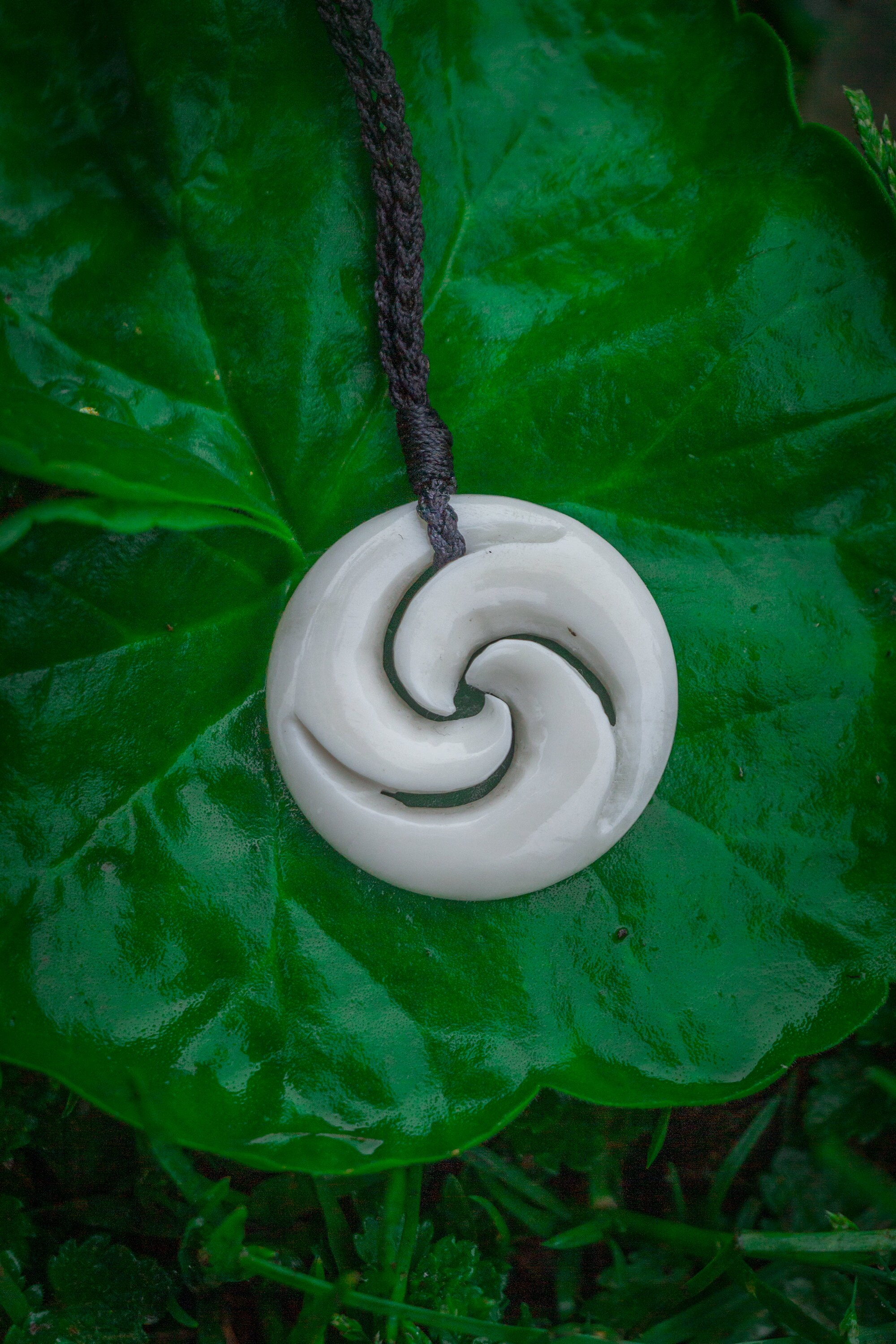Pacific Polynesian Tribal Pounamu Non Maori Koru Bone Necklace Jewellery Pendants for Men