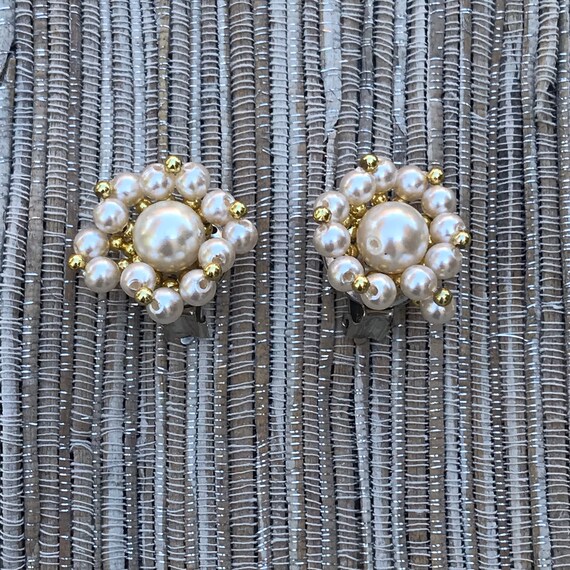 Three pairs vintage clip on earrings - image 5