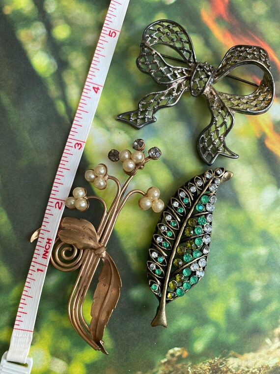 1960’s Vintage Brooch Pins Pearls Rhinestones - image 10