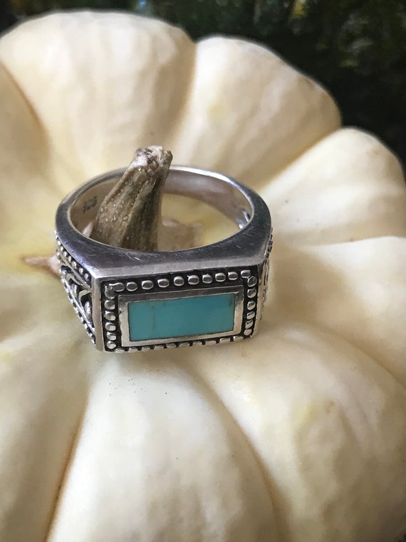 Stylish Sterling Silver Turquoise Ring