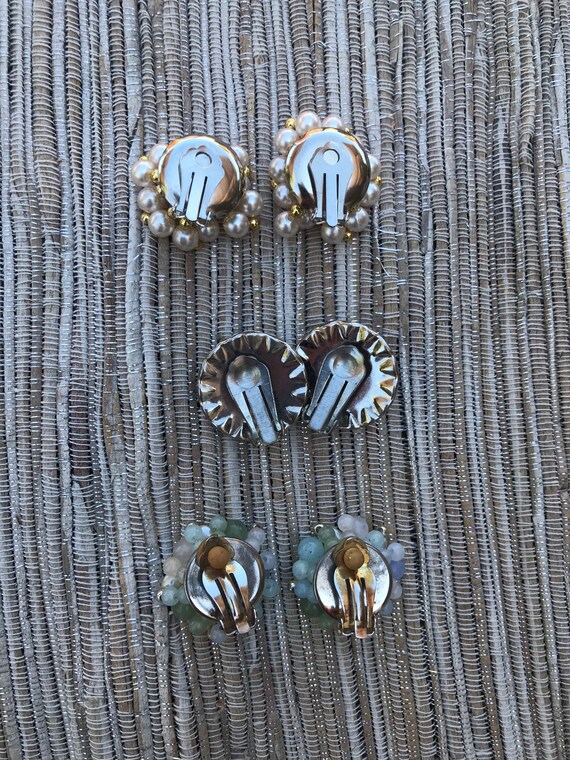 Three pairs vintage clip on earrings - image 6