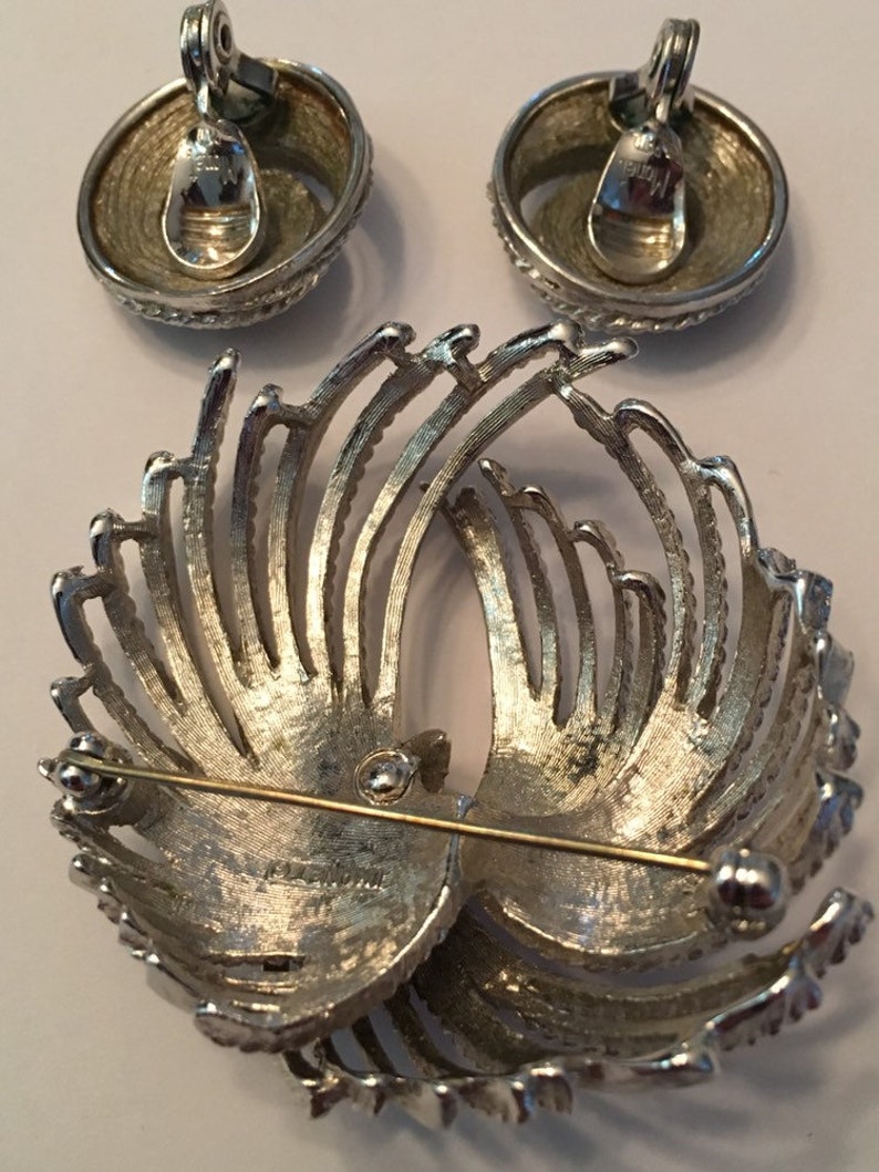 Vintage signed Monet pin and matching clip on earrings excellent condition