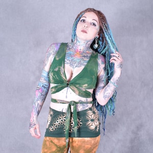 Haut cache-cœur bohème tie-dye avec anneau en laiton Festival Psytrance Wear