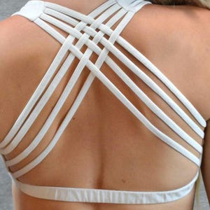 ​Close-up (Knotwork): Detailed macro view of the artisanal knotting on the upper back, showing high-quality stitching and fabric texture.