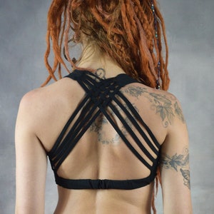 Black sports bra with criss-cross straps at the back. The bra is made from a stretchy, comfortable fabric.