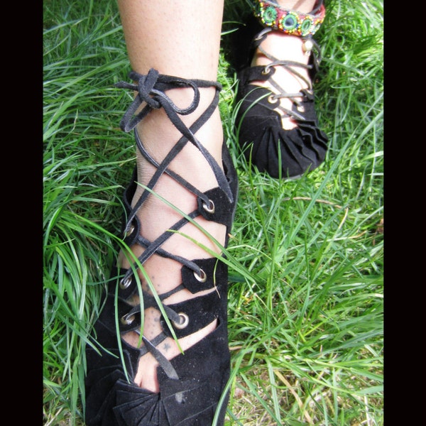 Pixie Sandalen Leder SCHWARZE FARBE Hippy Psytrance Festival Boho Ethical Produktion Party Wear Schuhe Hand Made Hand Eco Fashion Hand genäht