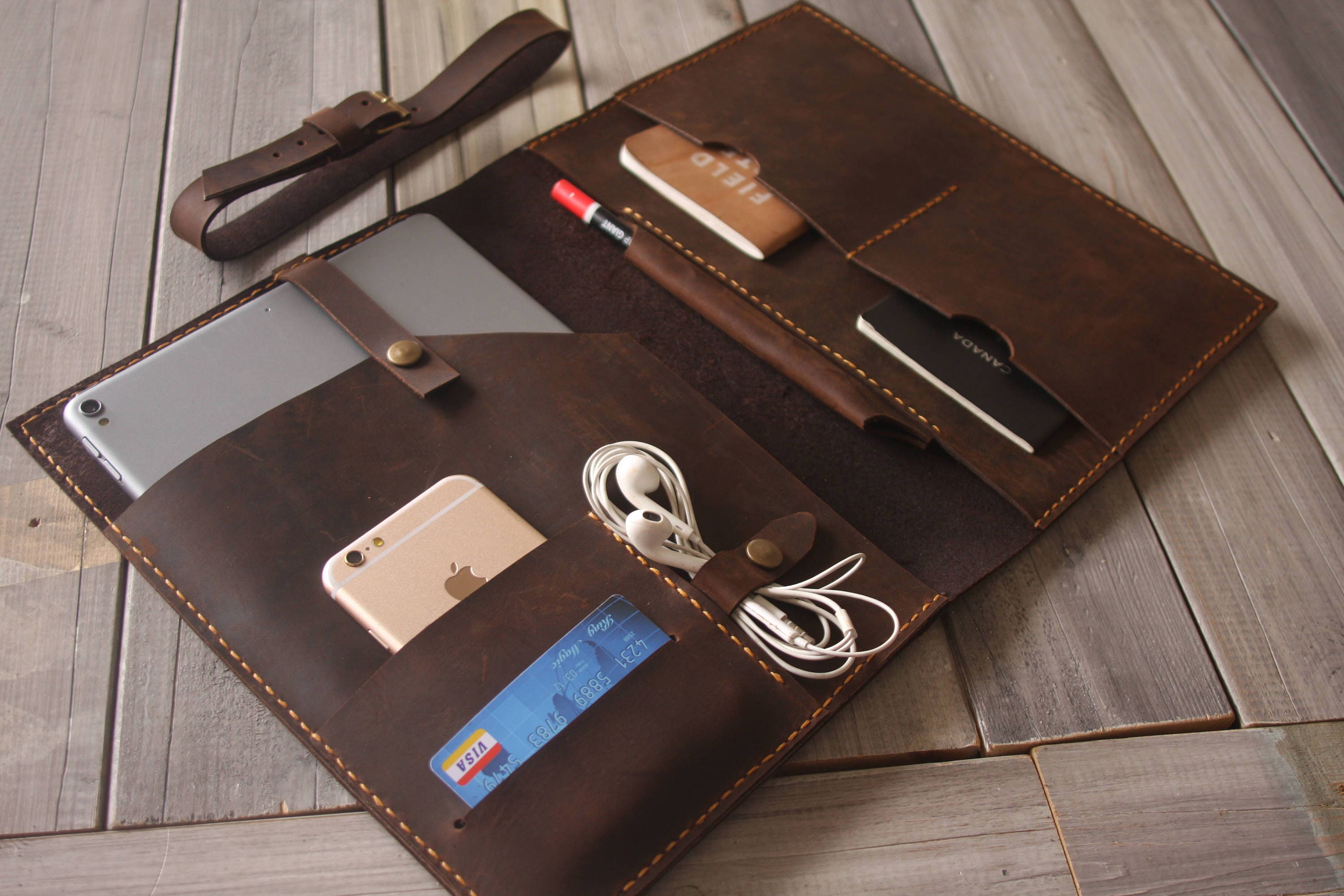 7 Best Corporate Leather Gift Ideas for Employees - iPromo Blog