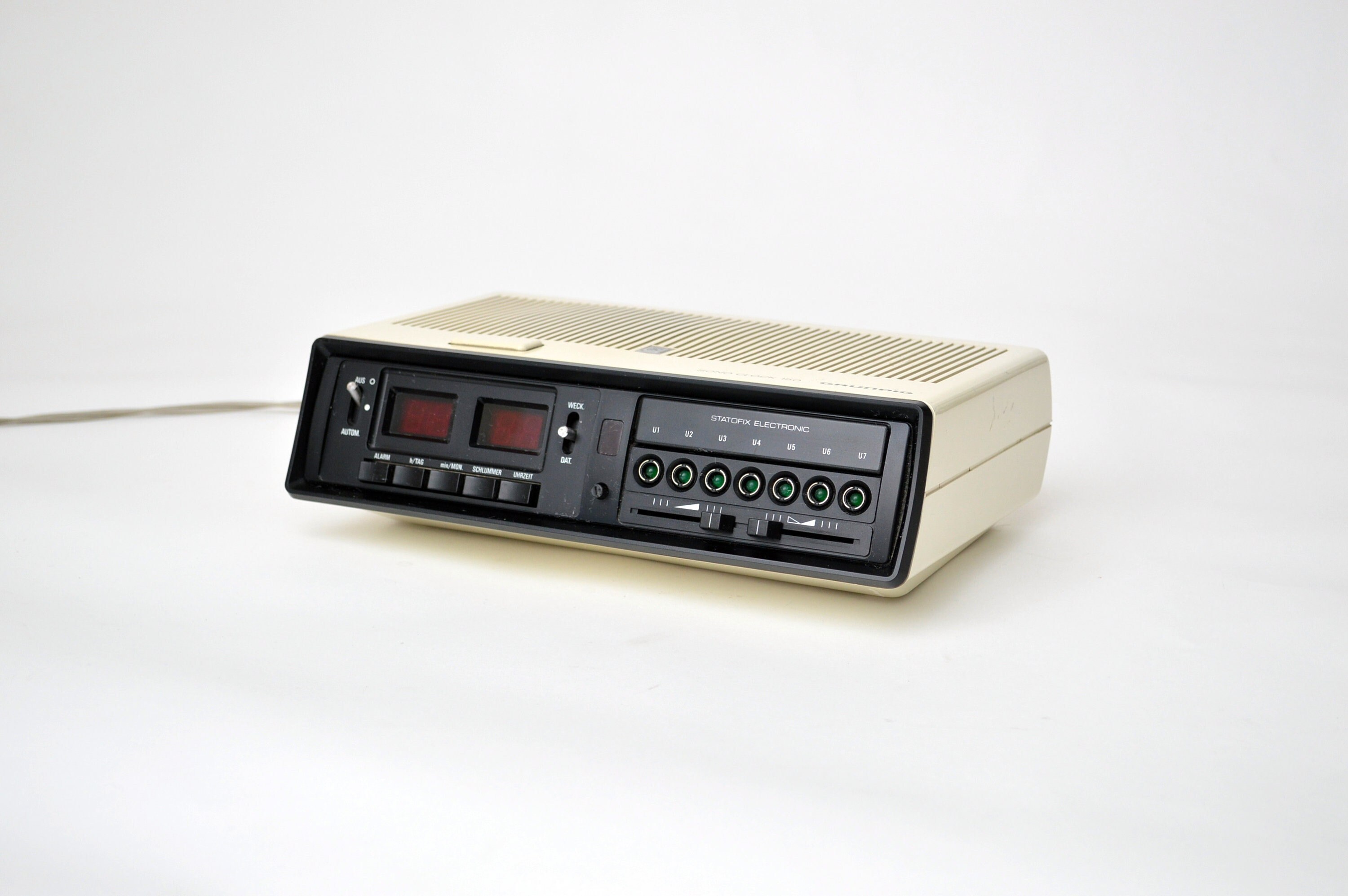 Radio Réveil Grundig Sonoclock 650 Vintage - Années 70 - Rouge Space Age