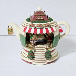 Vintage 1992 House of Lloyd Animated Musical Christmas Hideaway 